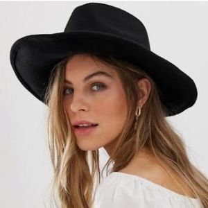 Flowy cowgirl hat